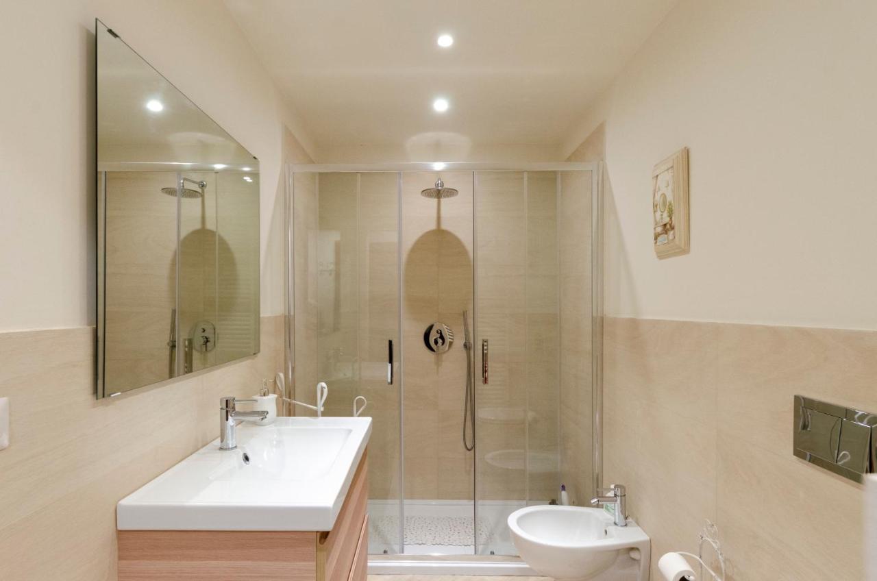 Mazzini 43 Apartment 85 Mq 2B/1B & Parking Rapallo Luaran gambar